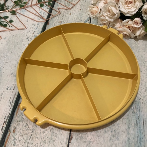 Vtg Tupperware divided serving platter yellow lid